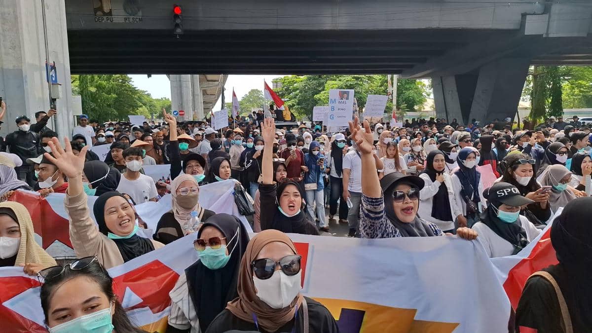 Pegawai SPPG di Makassar Demo Dukung MBG, Tolak Program Dihentikan