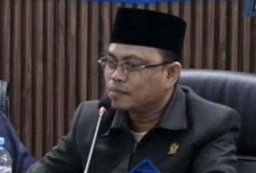 Wakil Ketua Pansus Asrul Makkaraus saat memimpin sidang lanjutan Hak Angket di Gedung DPRD Gowa yang digelar Senin (22/6/2026). Dok. Pansus 