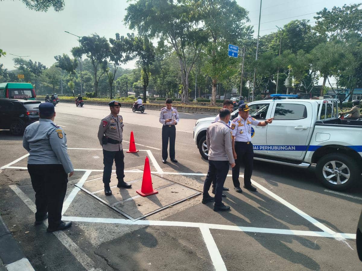 Dishub DKI mengatur Parkir Jalan Mayjen Sutoyo, Cawang.