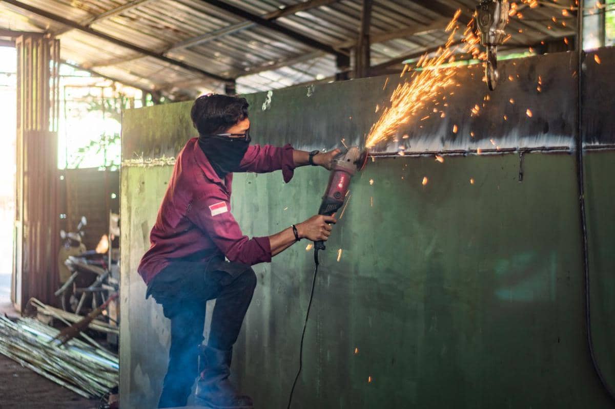 pekerja konstruksi