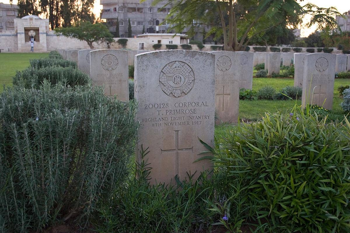 salah satu makam di Gaza War Cemetery sebelum dihancurkan pasukan Israel