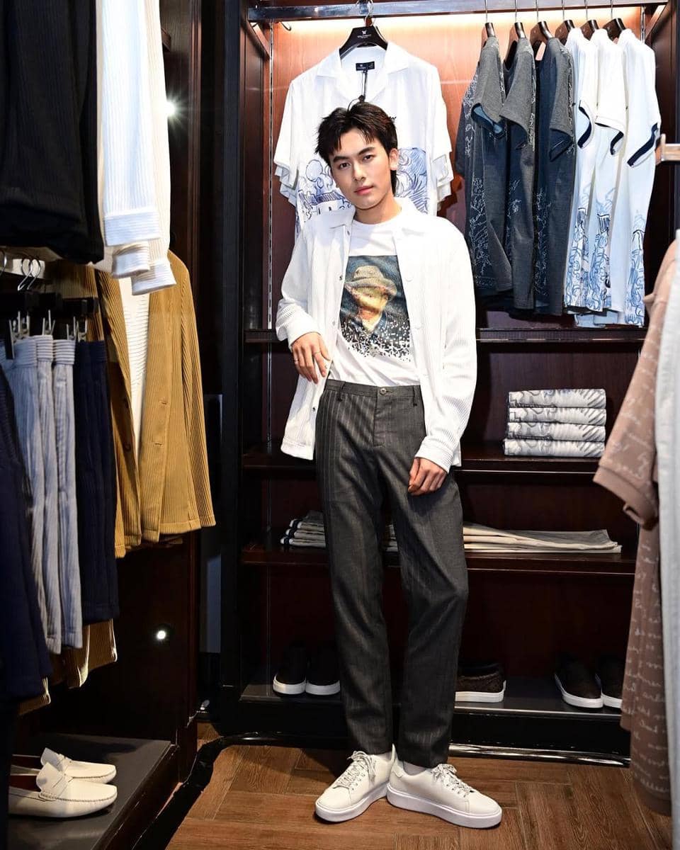 Mix and Match Pakai Sneakers ala Gorn Proxie 