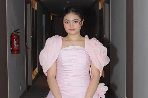 Penampilan Amora Lemos di Prom Night SMP-nya, Manis dengan Gaun Pink
