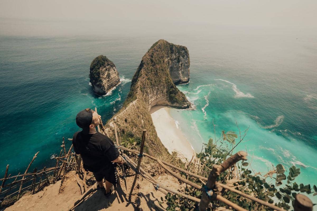 ilustrasi pantai, Kelingking Beach, Nusa Penida, Bali, Indonesia, turis, wisatawan