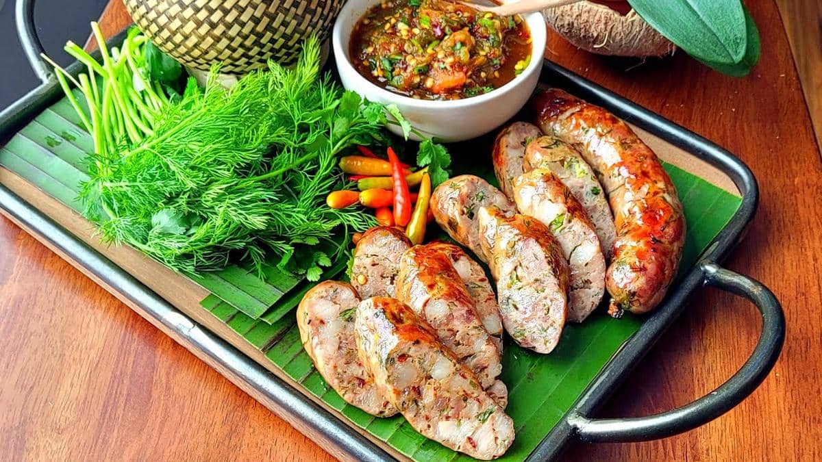 5 Fakta Menarik Sai Oua, Sosis Rempah Tradisional Khas Thailand Utara