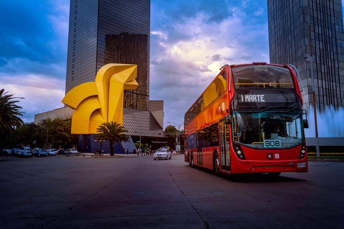 ilustrasi bus antarkota 