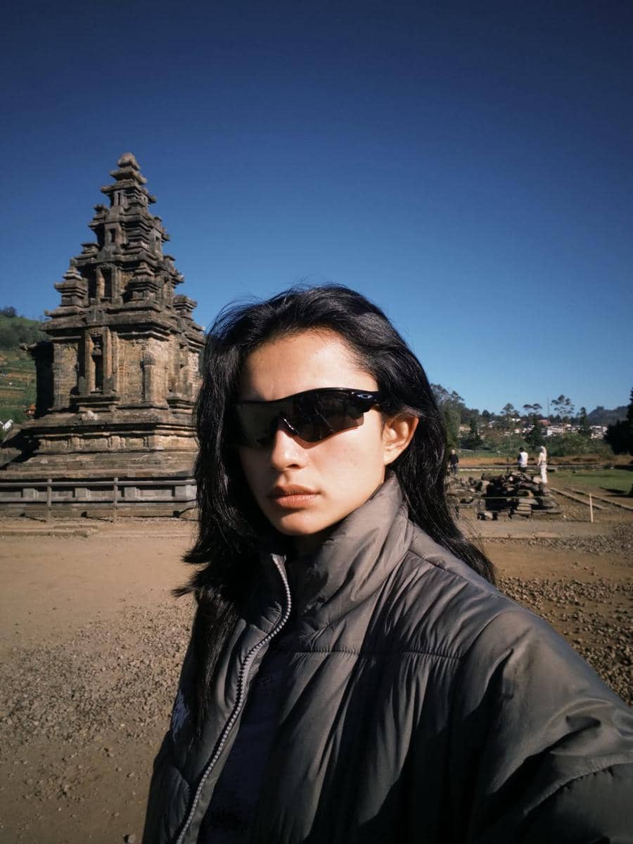 Sintya Marisca liburan bareng keluarga di Dieng