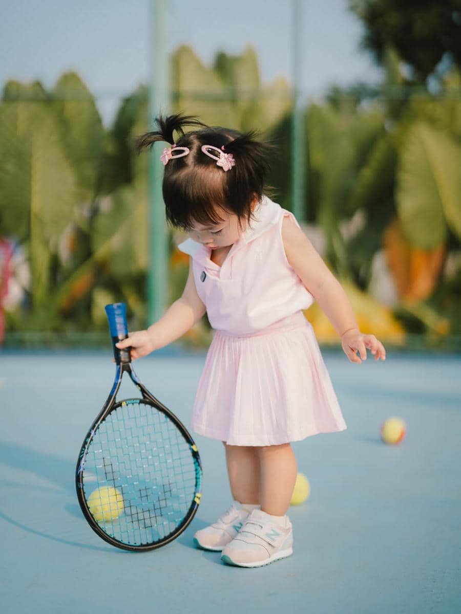 Photoshoot Gritte Agatha dan anak di lapangan tenis