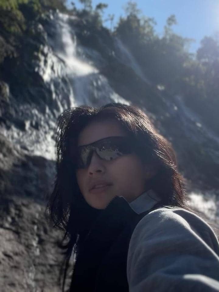 Sintya Marisca liburan bareng keluarga di Dieng