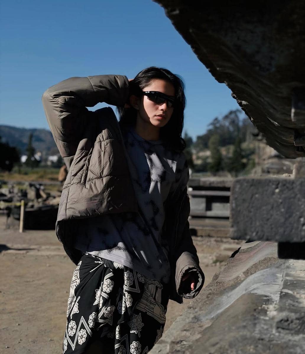 Sintya Marisca liburan bareng keluarga di Dieng