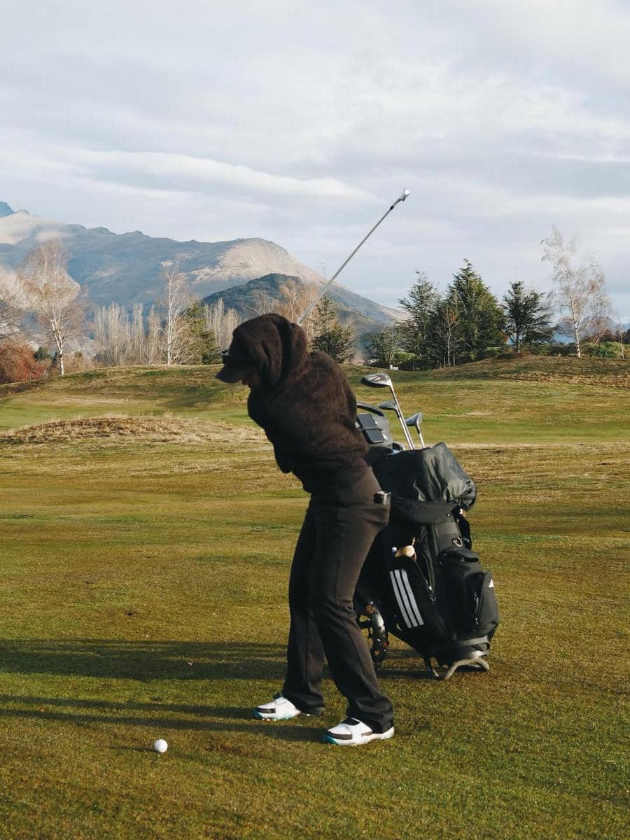 Ayudia Bing Slamet main golf di New Zealand