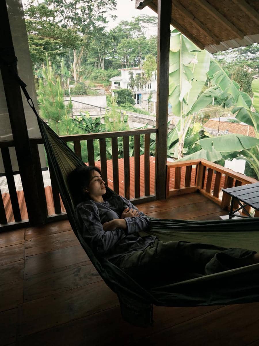 Sintya Marisca liburan bareng keluarga di Dieng