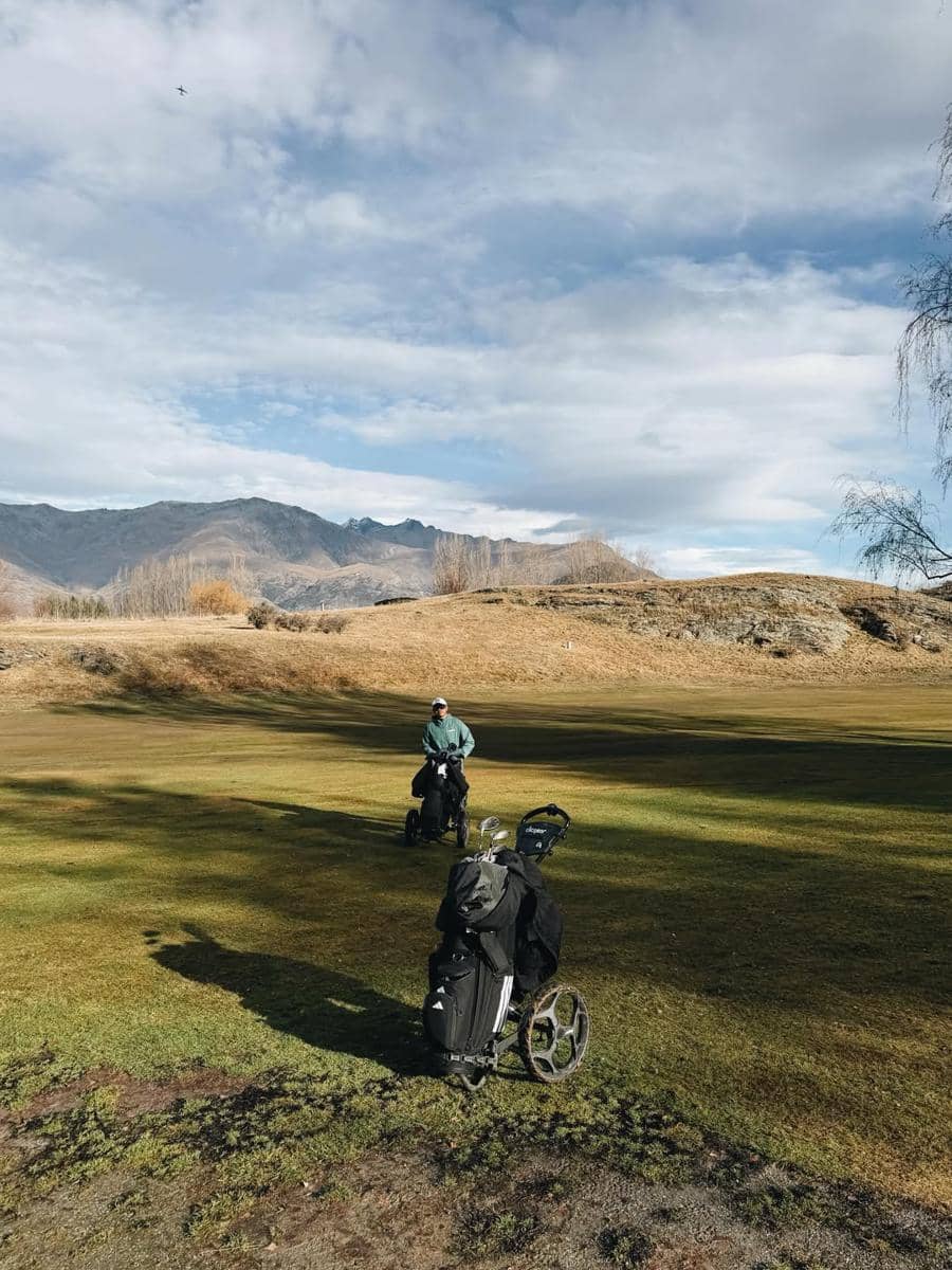 Ayudia Bing Slamet main golf di New Zealand
