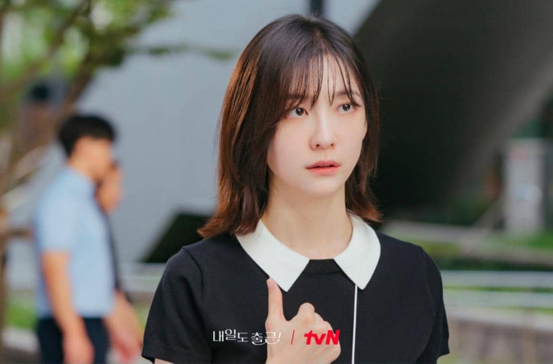 Sisi Menarik Cha Ji Yoon sebagai Pekerja di See You at Work Tomorrow!