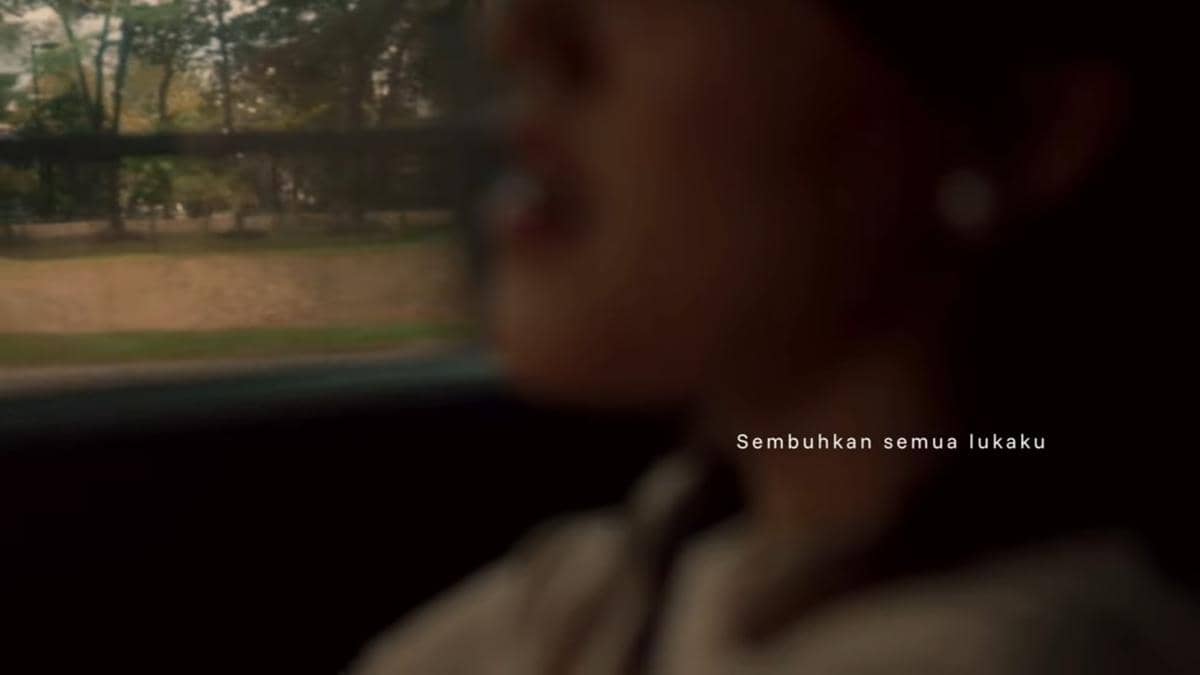 cuplikan video lirik "Berhenti"