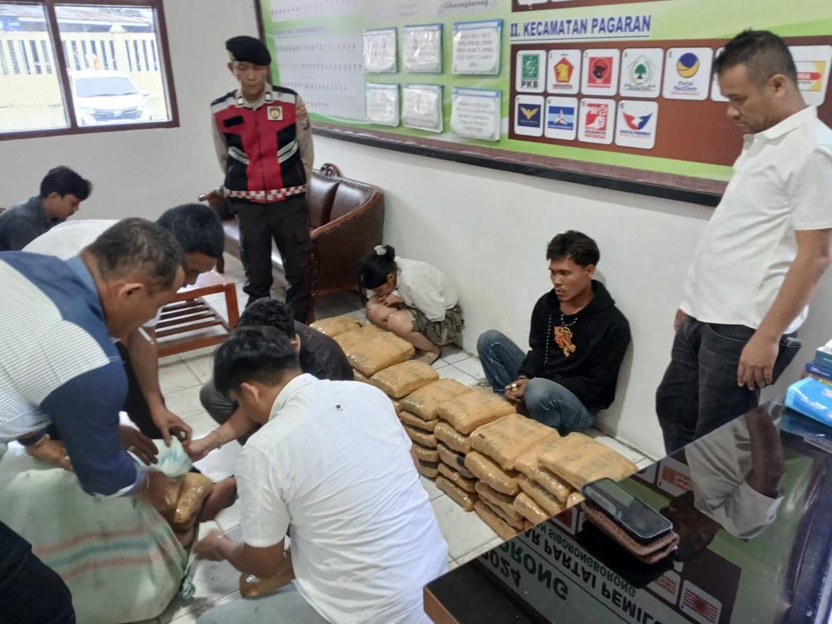 Sempat Ditolong Warga, Mobil yang Menubruk Truk Ternyata Bawa Ganja