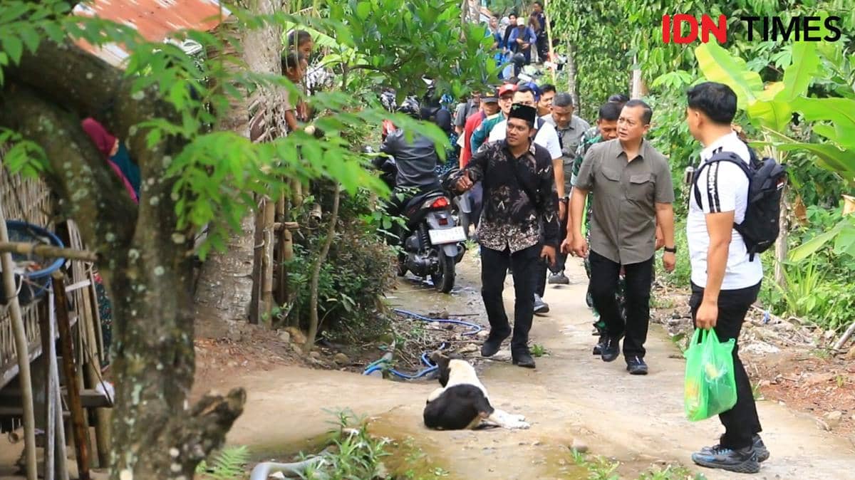 Dana Desa Dipangkas, Warga Pelosok Lobar Terpaksa Gotong Jenazah