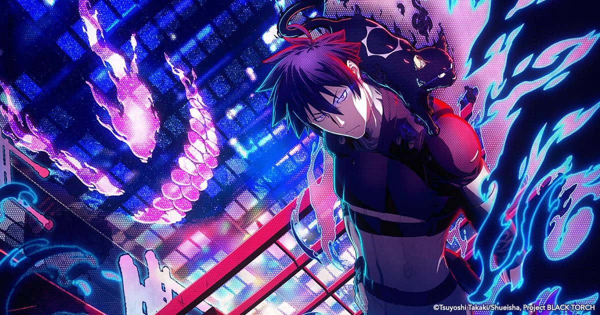 Karakter utama anime Black Torch dengan rambut hitam dan mata biru berdiri bersama seekor kucing hitam di bahunya, dikelilingi energi bercahaya biru dan ungu.