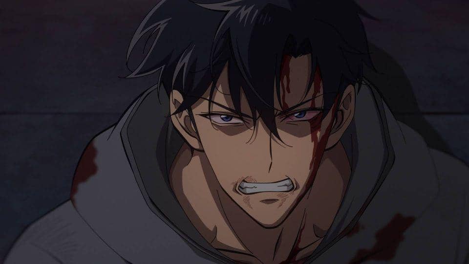 Karakter anime pria dengan luka dan darah di wajah serta ekspresi marah dari adegan anime Tomb Raider King.