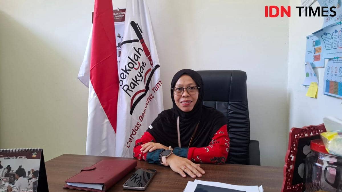 Kepala SRMP 23 Makassar, Radiah. (Dok.IDN Times/ Darsil Yahya)