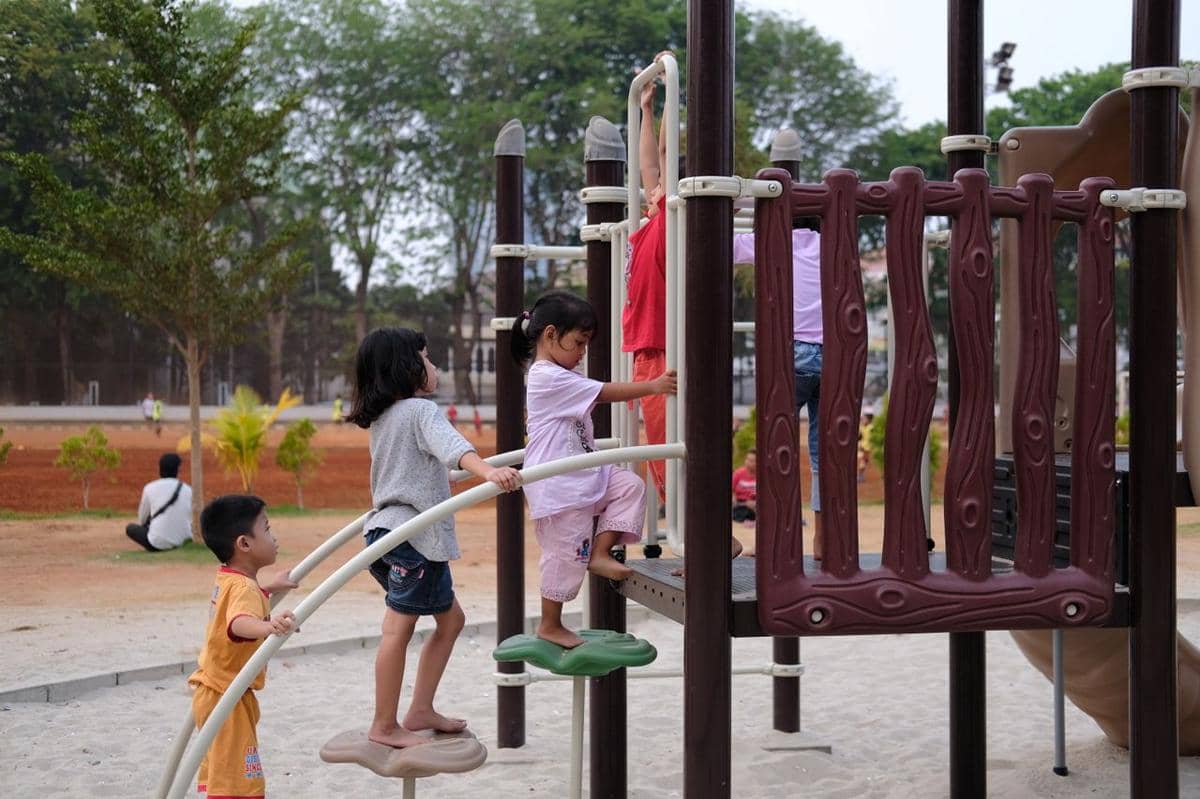 anak-anak bermain