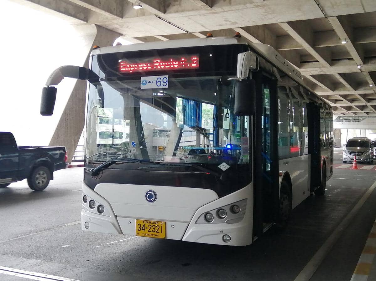 ilustrasi shuttle bus di Thailand 