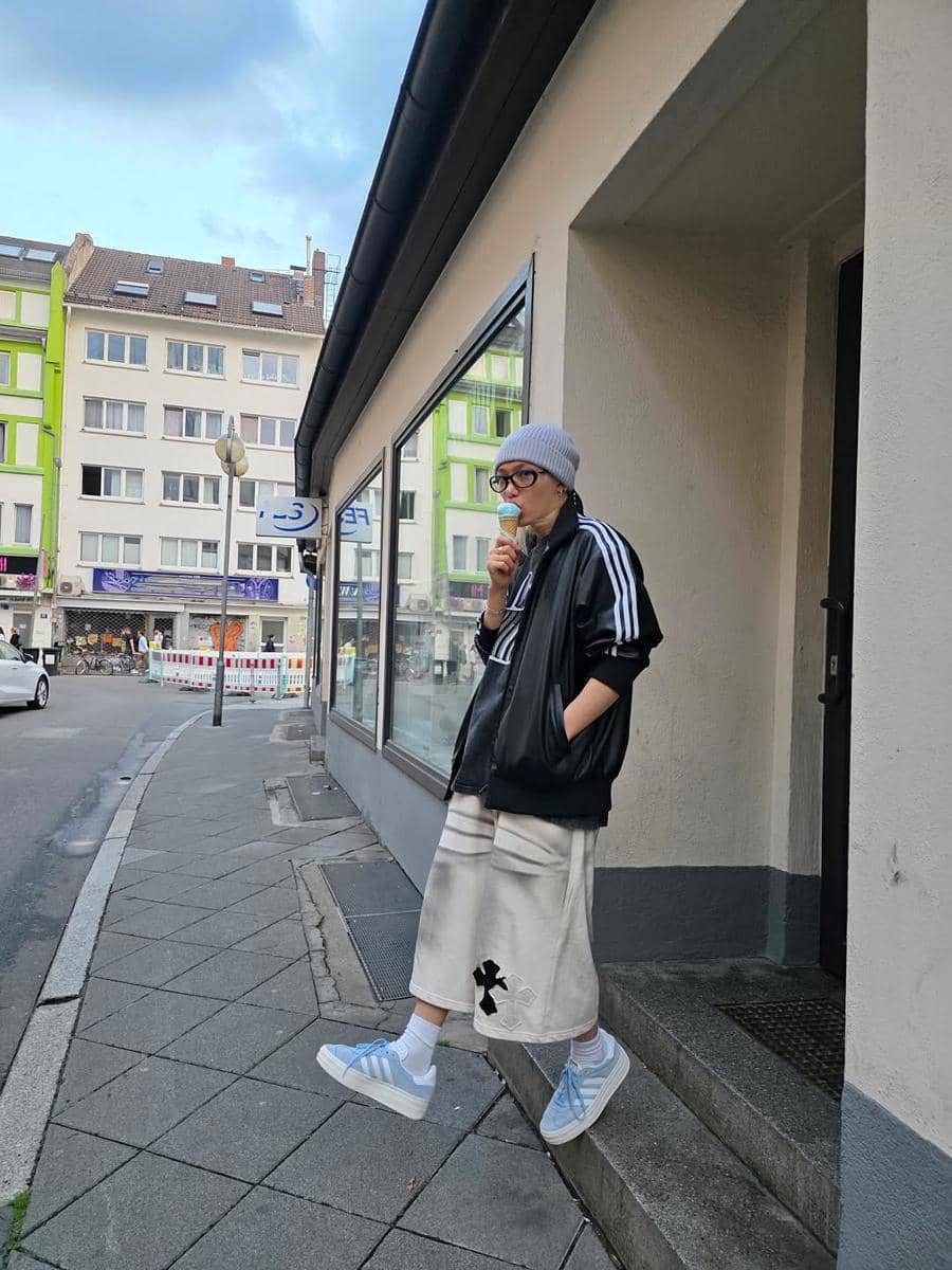 gaya cowok rambut blonde ala Felix Stray Kids