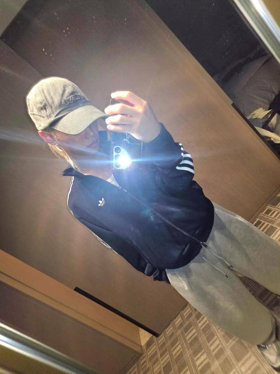 penampilan cowok rambut blonde ala Felix Stray Kids