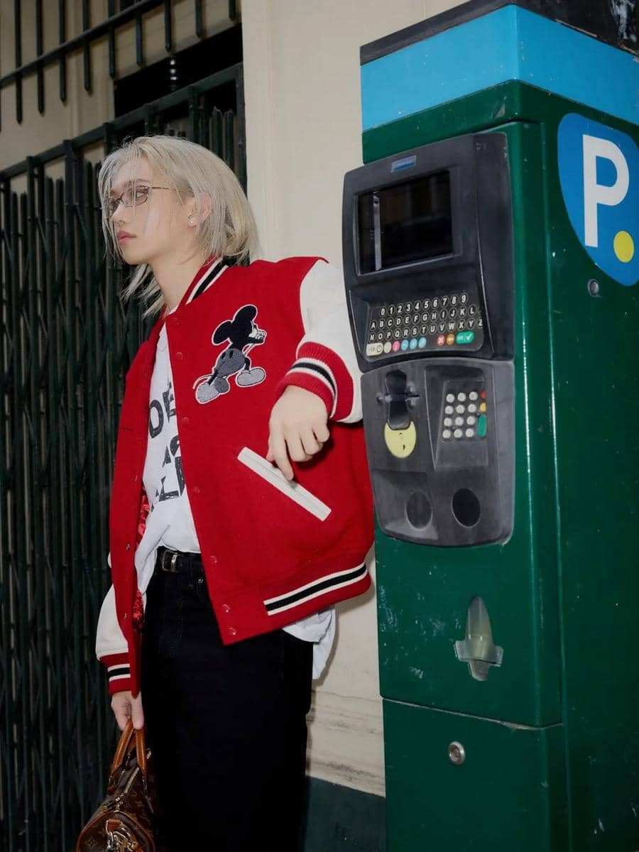 ootd cowok rambut blonde ala Felix Stray Kids