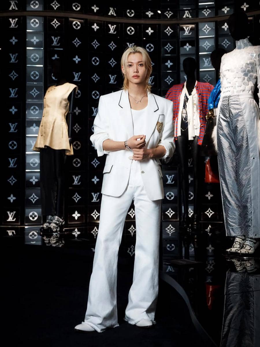 style cowok rambut blonde ala Felix Stray Kids