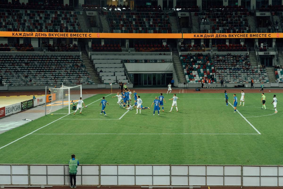 Bukan Jorok, Ini 3 Alasan Medis Pemain Bola Hobi Meludah di Lapangan