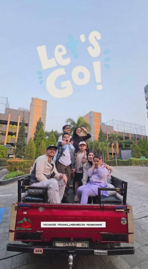 Citra Kirana dan Rezky Trekking (instagram.com/citraciki)