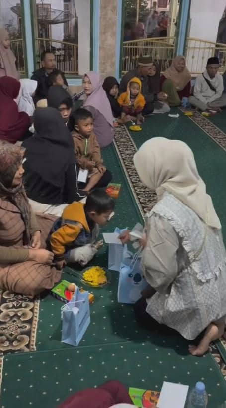 Sus Rini Gelar Sunatan Massal di Kampung Halaman (instagram.com/riniperdiyanti)