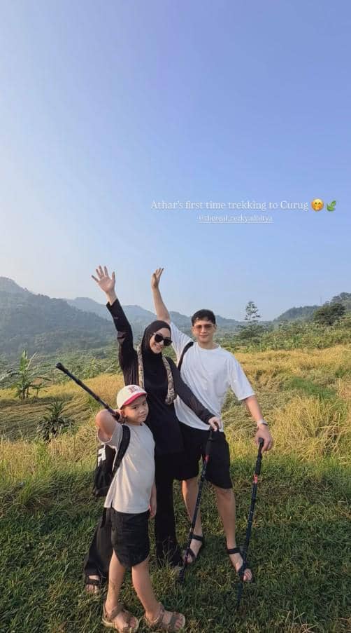Citra Kirana dan Rezky Trekking (instagram.com/citraciki)