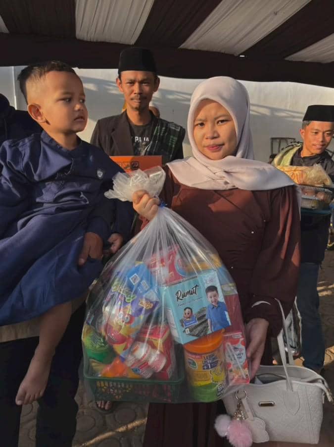 Sus Rini Gelar Sunatan Massal di Kampung Halaman (instagram.com/riniperdiyanti)