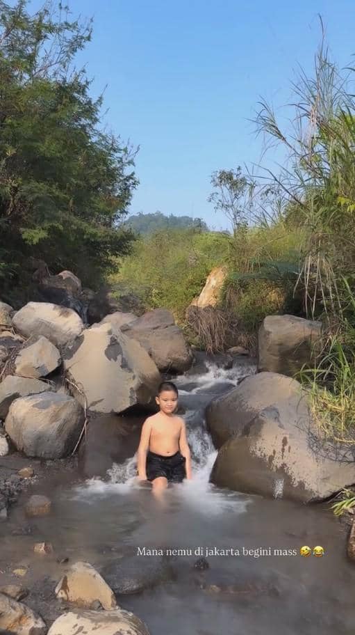 Citra Kirana dan Rezky Trekking (instagram.com/citraciki)