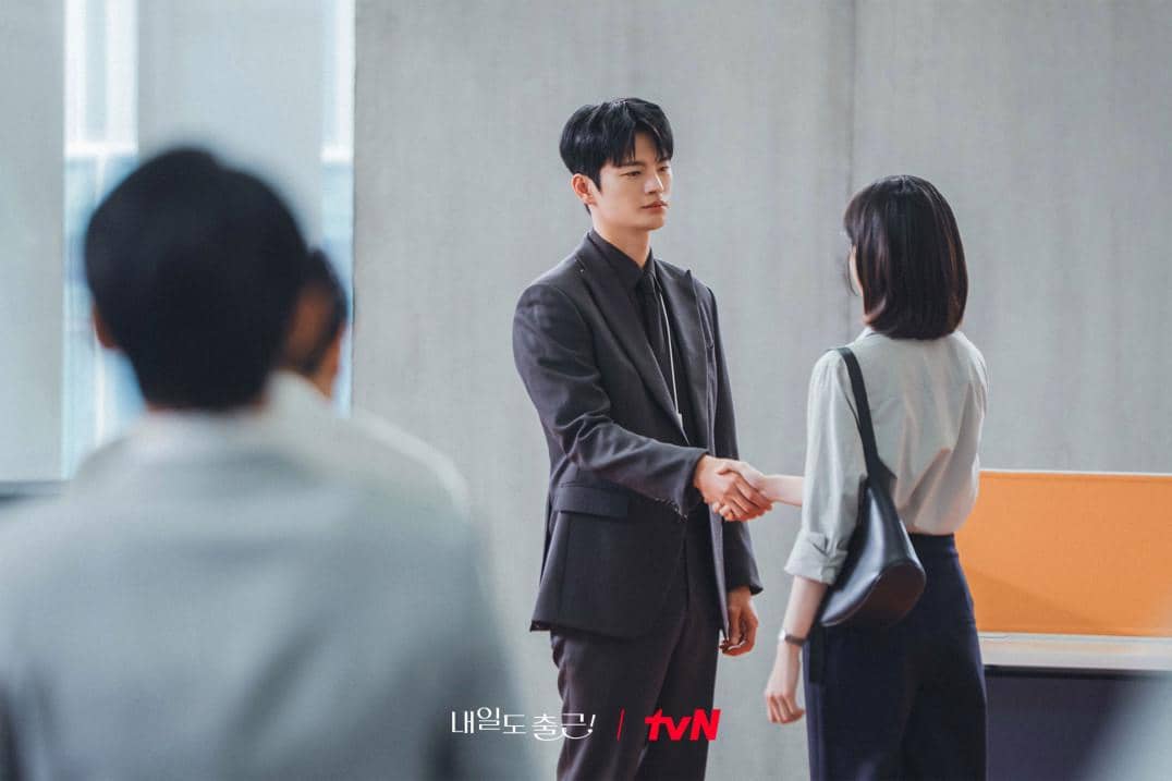 4 Trik Si Woo Rekrut Ji Yoon Jadi Timnya di See You at Work Tomorrow