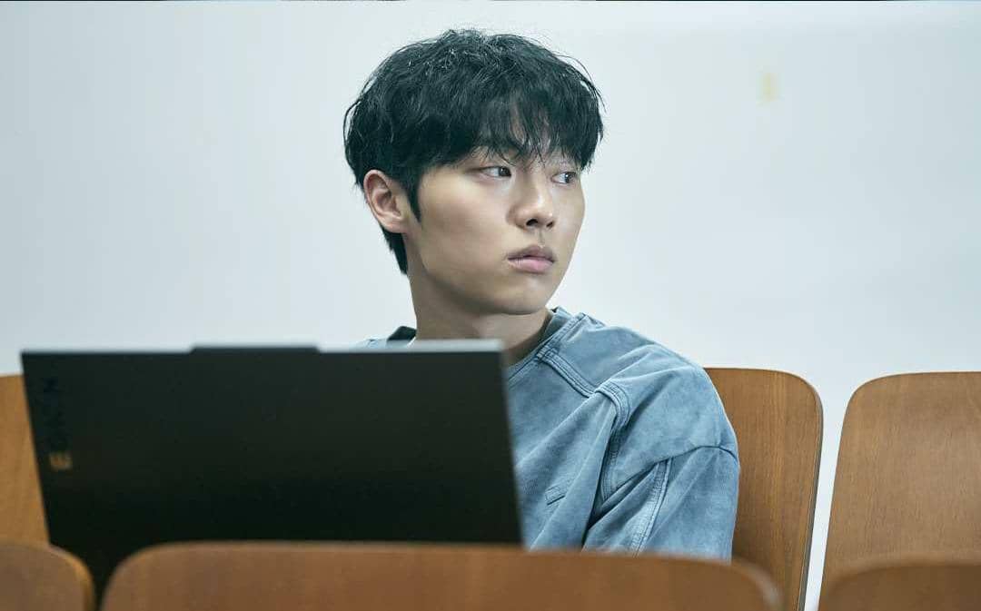 Choi Hyun Wook di drama Notes from the Last Row