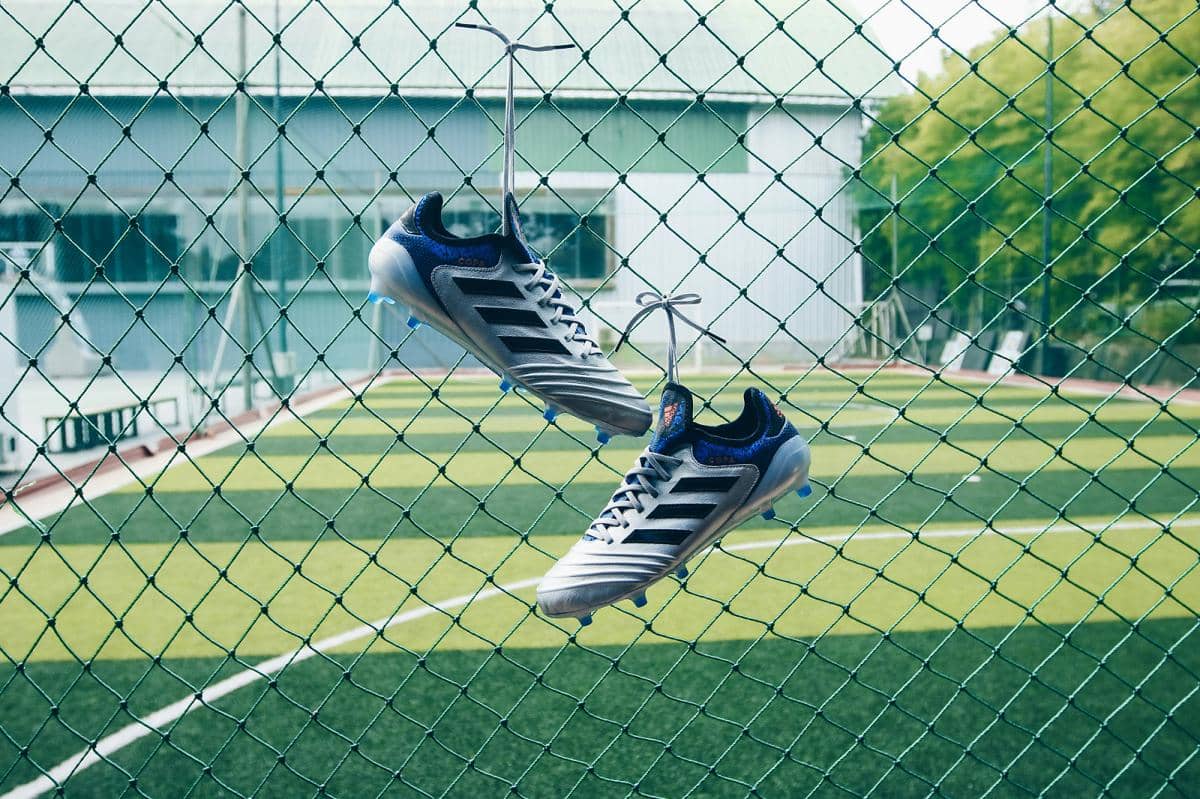ilustrasi sepatu bola