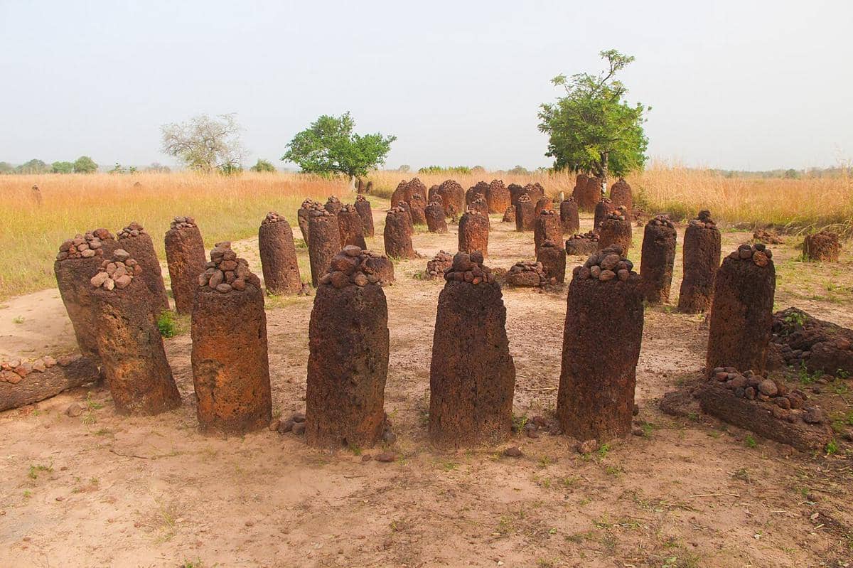 Lingkaran Batu Senegambia, khususnya Lingkaran Batu Wassu, sebuah monumen megalitik yang terletak di distrik Niani, Gambia, Afrika Barat.