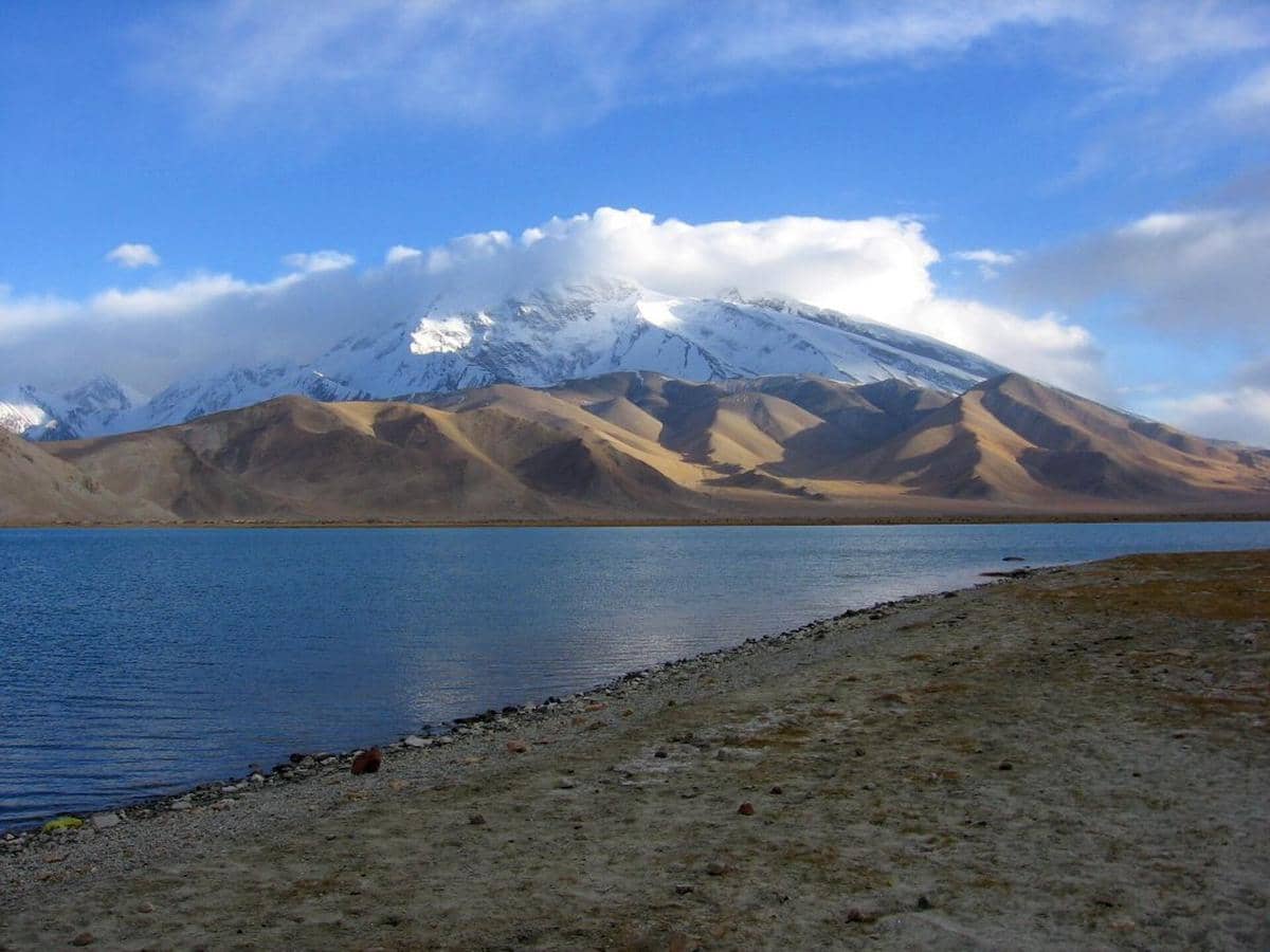 potret Danau Karakul