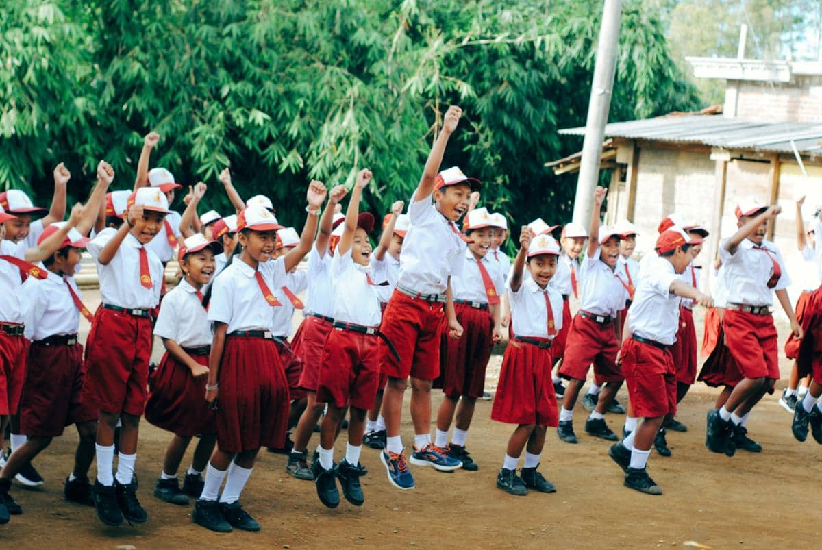 Kenapa Sepatu Sekolah Harus Hitam? Bukan Sekadar Aturan