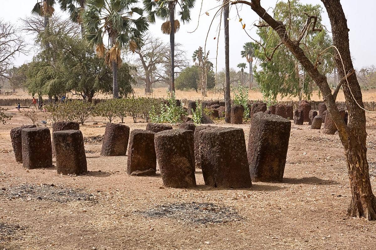 Lingkaran Batu Senegambia, khususnya Lingkaran Batu Kerr Batch, sebuah monumen megalitik yang terletak di Divisi Sungai Tengah Gambia.