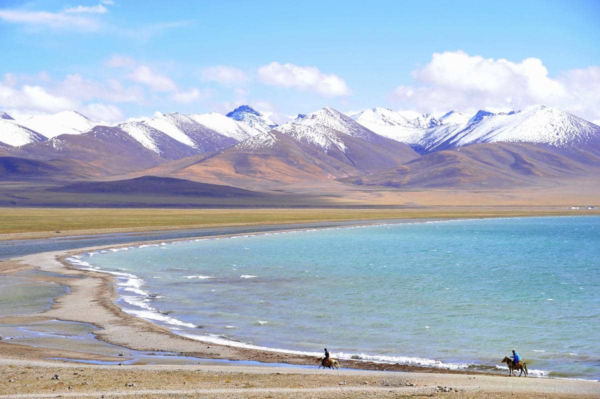 5 Destinasi Wisata Musim Panas di China Barat, Ada Danau Jernih Berlatar Gunung