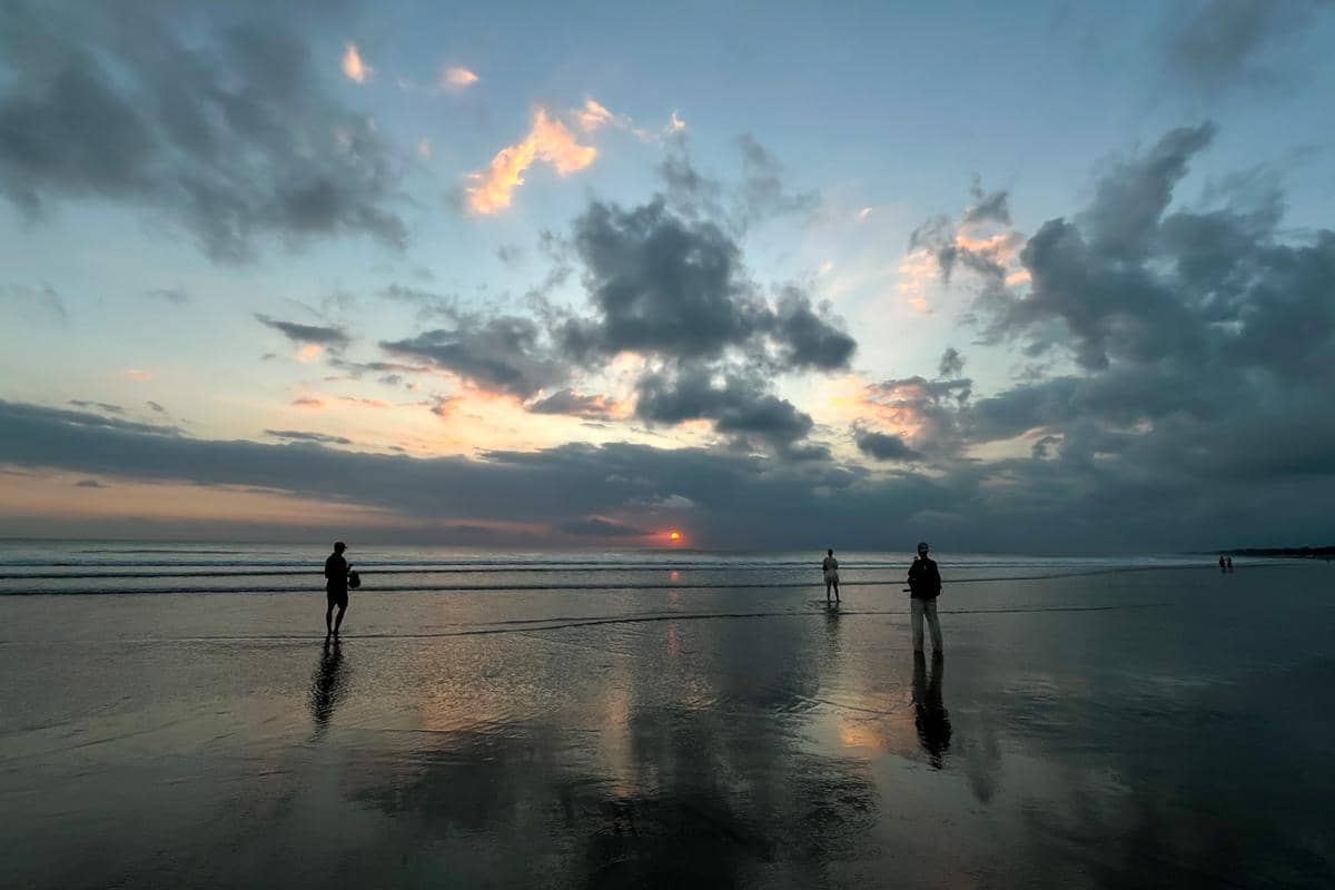 Pantai Legian Bali, Surga Sunset yang Wajib Masuk Bucket List
