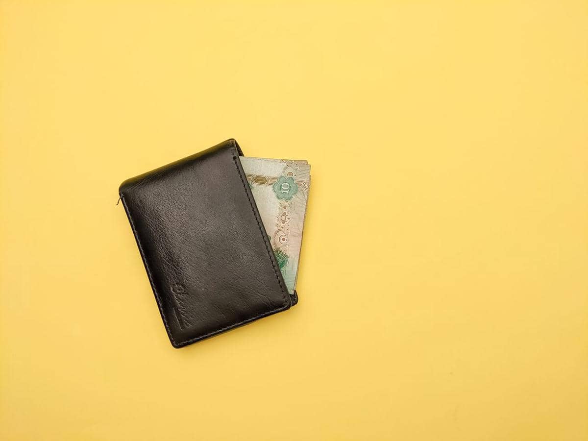 ilustrasi dompet kulit