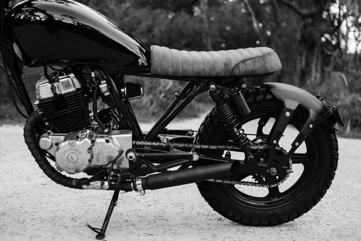 ilustrasi standar samping motor