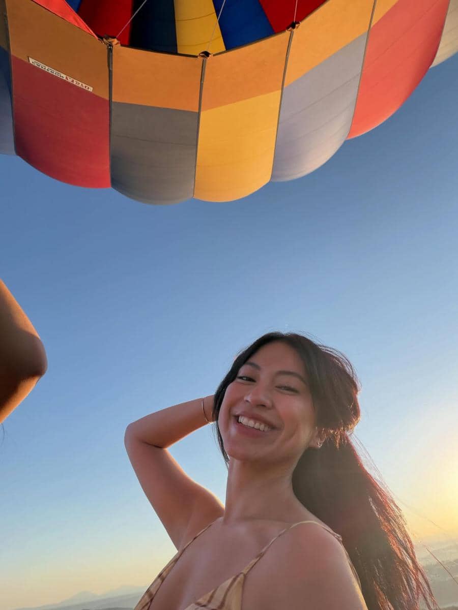 Tyna Dwi Jayanti naik balon udara di Kota Marseille
