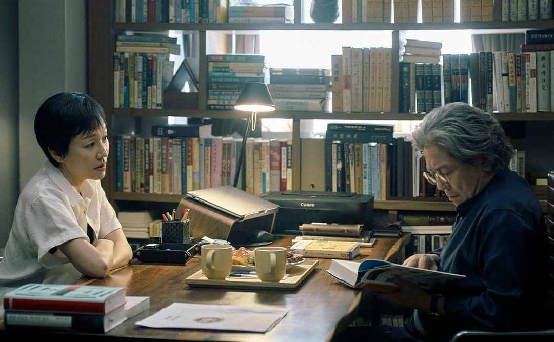 Jin Kyung dan Choi Min Sik di drama Notes from the Last Row