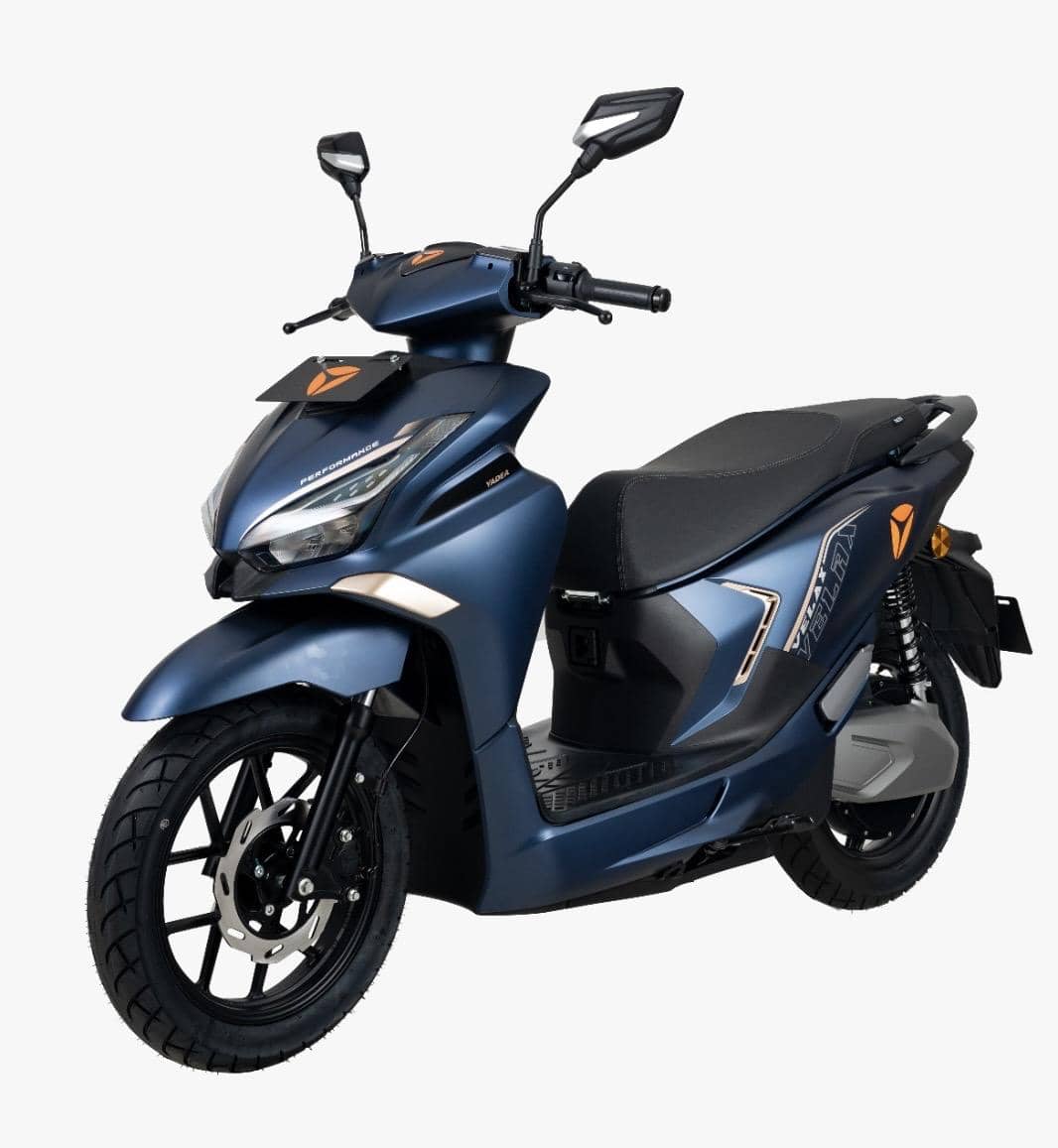 Skuter listrik Yadea Velax berwarna biru dengan desain sporty dan modern, dilengkapi lampu depan LED serta bodi aerodinamis.